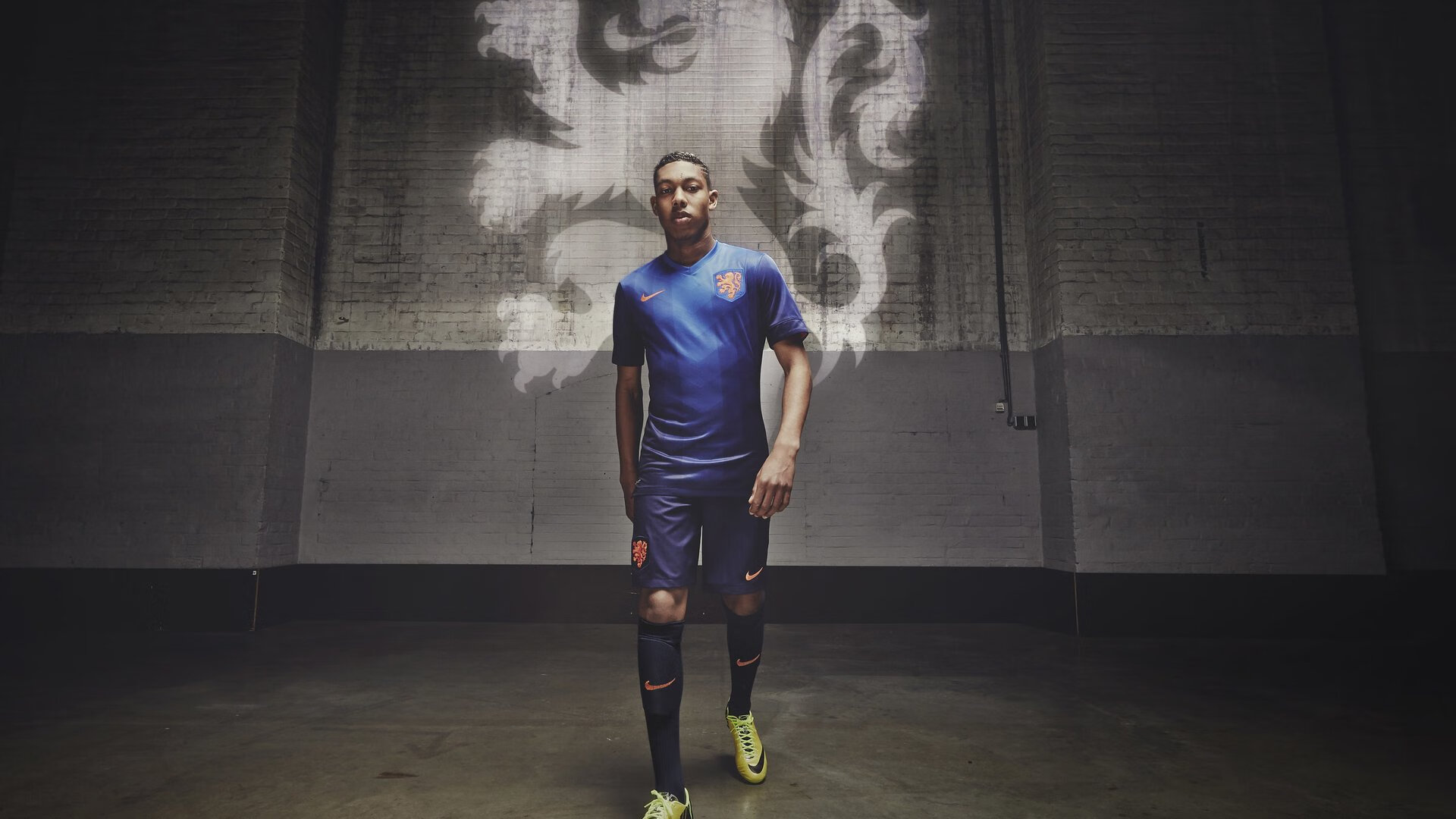 伦纳德:比赛末一次防守扭伤了脚踝,明天早上看看感觉如何,伦纳德脚踝受了什么伤